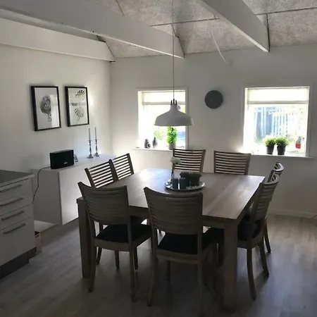 Hyggelig Byhus Nyaraló Aså